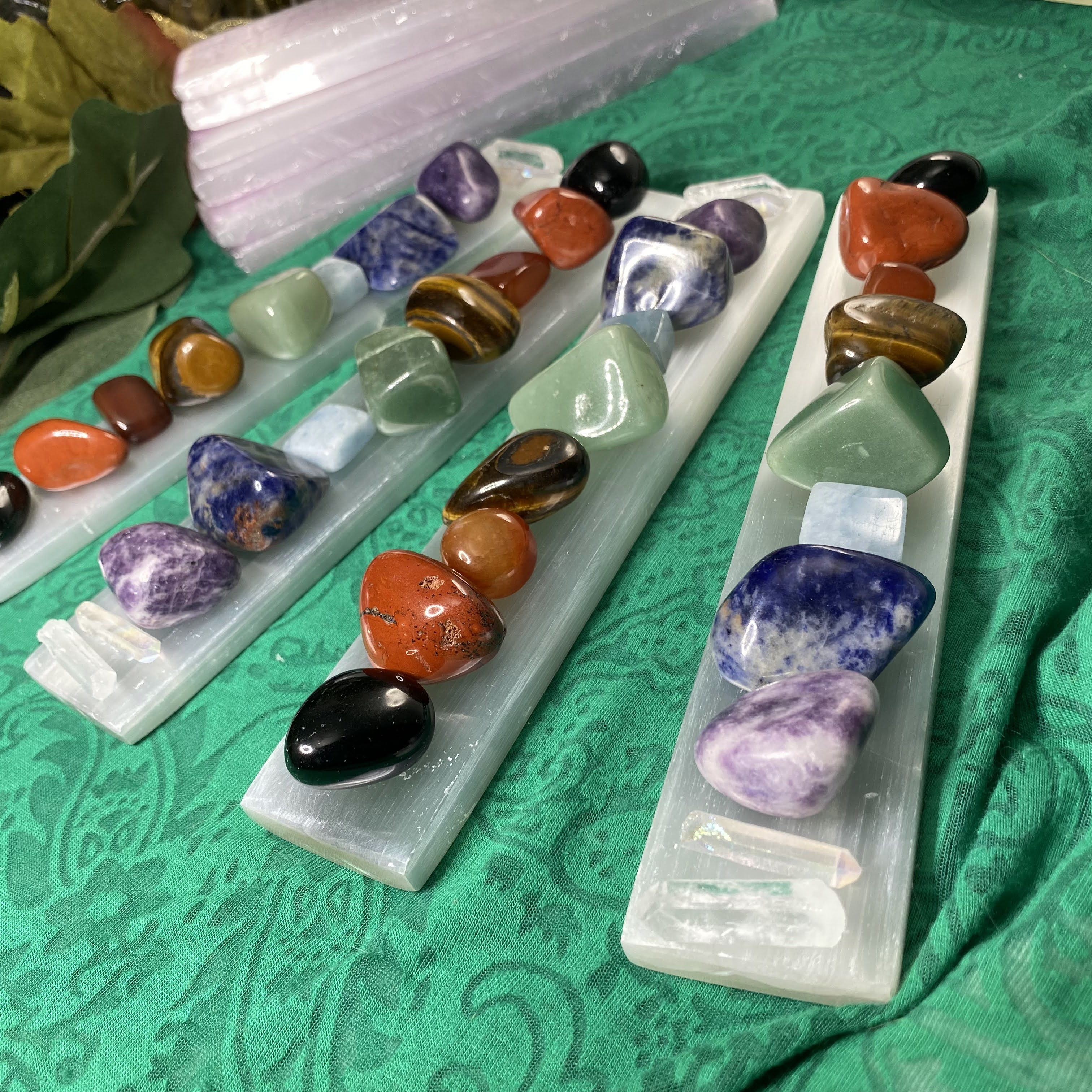 SPECIAL BUNDLE DEAL! 10 CHAKRA CRYSTALS WITH “SELENITE” CLEANSE / CHARGE PLATE BUNDLE DEAL!!